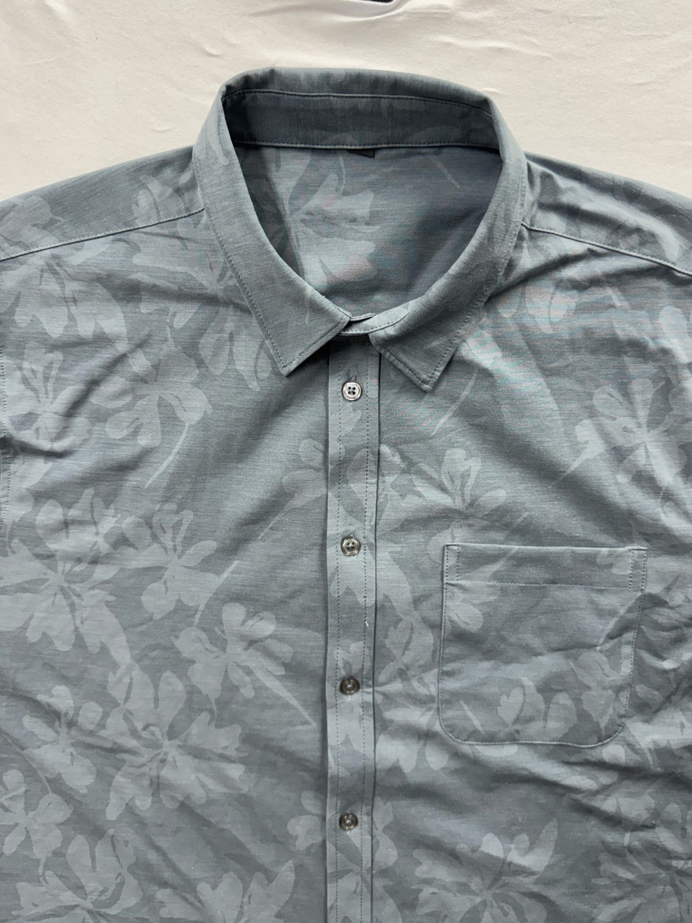 NWOT Vuori Bridge Button Down Shirt Men's XL Dusty Blue Plumeria Floral V184